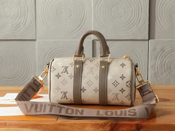 WhatsApp-Image-2026-08-11-at-14.15.14-1.webp Louis Vuitton Keepall Bandoulière Bag 25cm/9.8in Sand Beige Monogram M29272