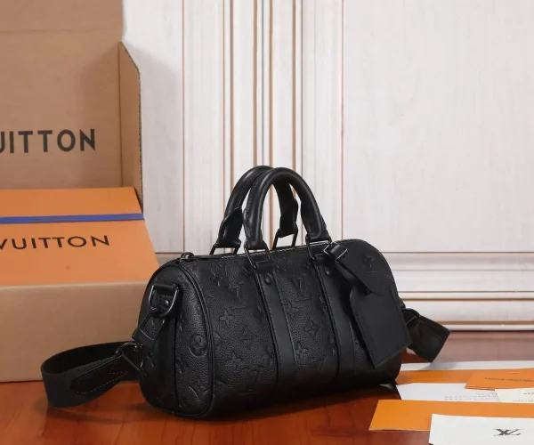 Louis Vuitton Keepall Bandoulière Bag 25cm/9.8in Black Taurillon Cowhide M20900