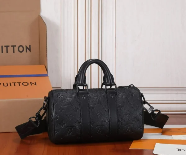Louis Vuitton Keepall Bandoulière Bag 25cm/9.8in Black Taurillon Cowhide M20900