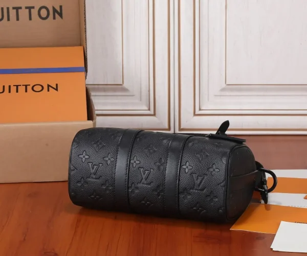 Louis Vuitton Keepall Bandoulière Bag 25cm/9.8in Black Taurillon Cowhide M20900
