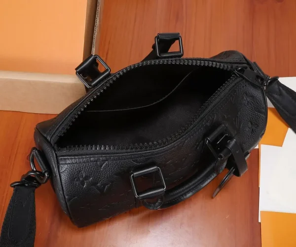 Louis Vuitton Keepall Bandoulière Bag 25cm/9.8in Black Taurillon Cowhide M20900