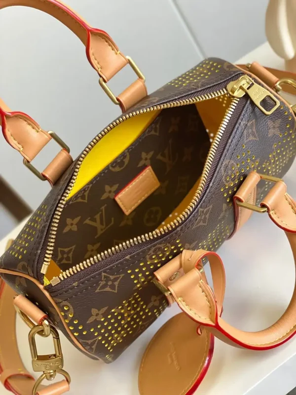 WhatsApp-Image-2026-08-11-at-14.17.26-2.webp Louis Vuitton Keepall Bandoulière Bag 25cm/9.8in Monogram Pattern/Yellow Color M29296