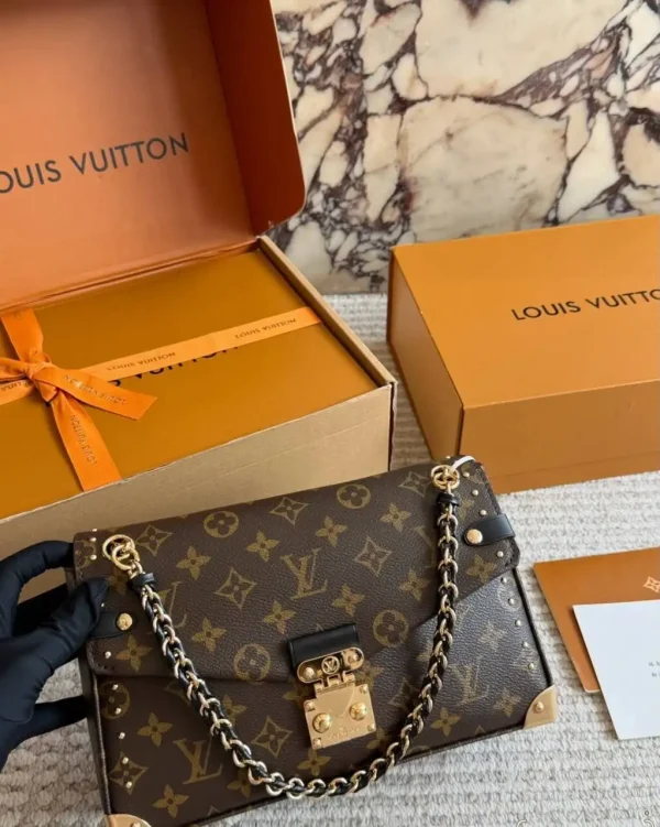 WhatsApp-Image-2026-08-27-at-08.52.41.webp Louis Vuitton Trunkie Bag 27cm/10.6in Canvas Material M14526