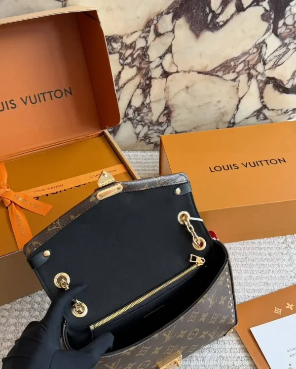 WhatsApp-Image-2026-08-27-at-08.52.43-3.webp Louis Vuitton Trunkie Bag 27cm/10.6in Canvas Material M14526