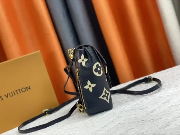 WhatsApp-Image-2026-08-29-at-10.54.23-1-b5de6124c3d7.webp Louis Vuitton Tiny Backpack Tourterelle Black 19cm