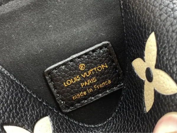WhatsApp-Image-2026-08-29-at-10.54.25-1-7ab252be4949.webp Louis Vuitton Tiny Backpack Tourterelle Black 19cm