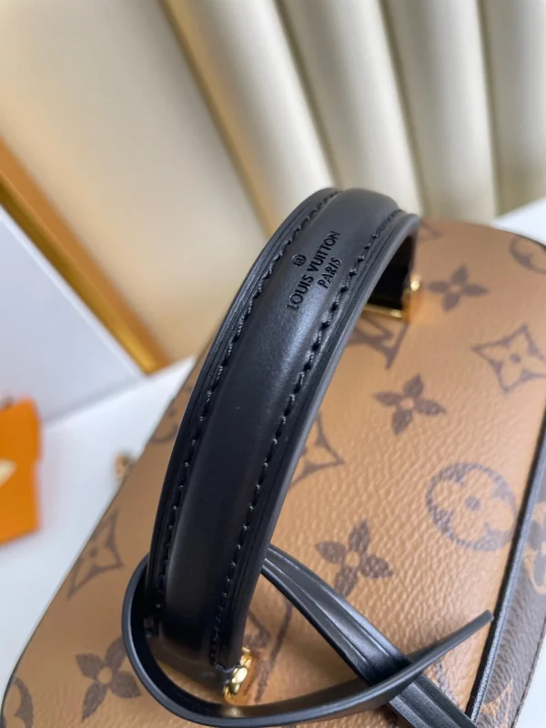 a04c59f1898de14be759e061d82dfe5a-1bd74c6b4510.webp Louis Vuitton Vanity Chain Pouch Other Monogram Canvas 17cm Women Handbags M47125, Designer Handbags, Womens Purse, luxury bags