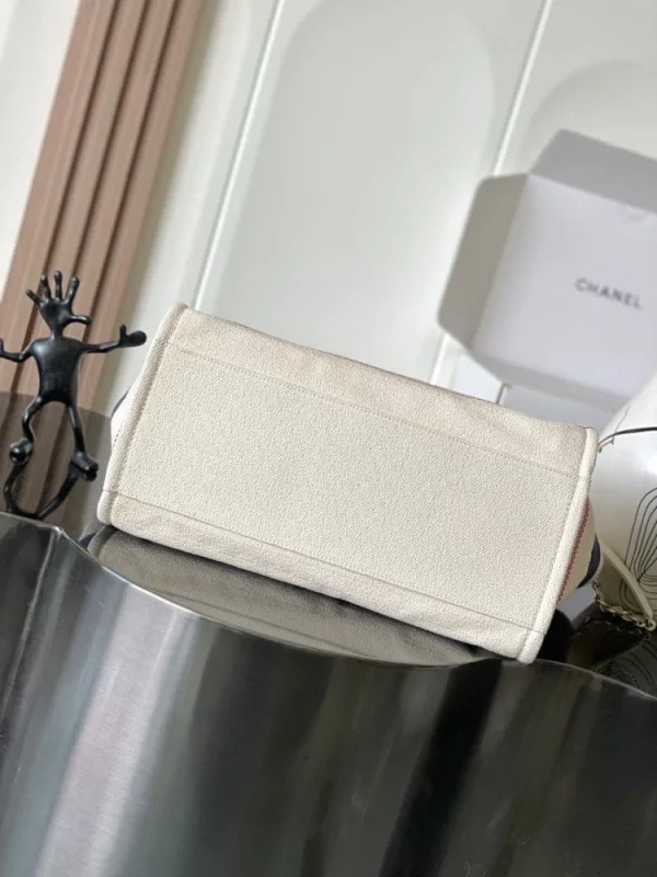 a296ffe0-7820e37bf468.webp Chanel Crossbody Shopping Bag 35cm/ 13.8in White, Designer Handbags, Women’s Purse, luxury bags, Chanel bags