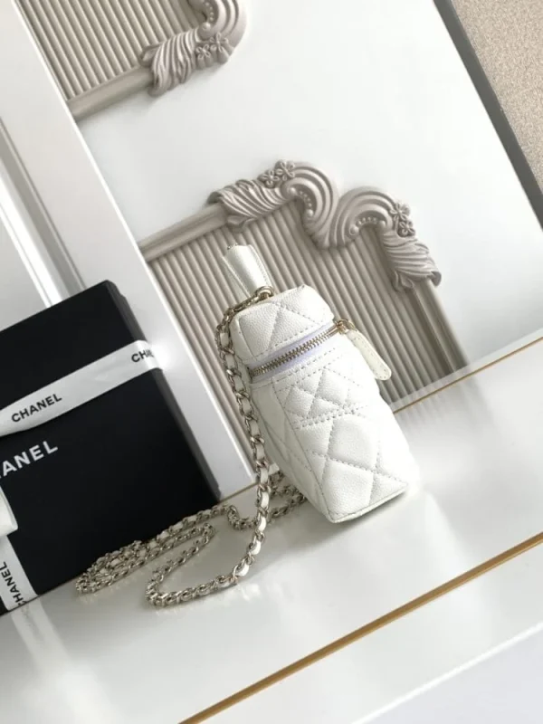 a3f06e27-98d8083963ee.webp Chanel 25C Vanity Case White 20cm, Designer Handbags, Women’s Purse, luxury bags, Chanel bags