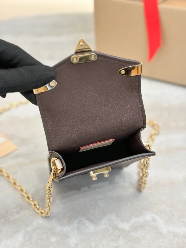 a3f2466b-cd163792fb92.webp Louis Vuitton LV Phone Pouch Mtis Monogram M13572 17.5cm/ 6.9in, Designer Handbags, Womens Purse, luxury bags