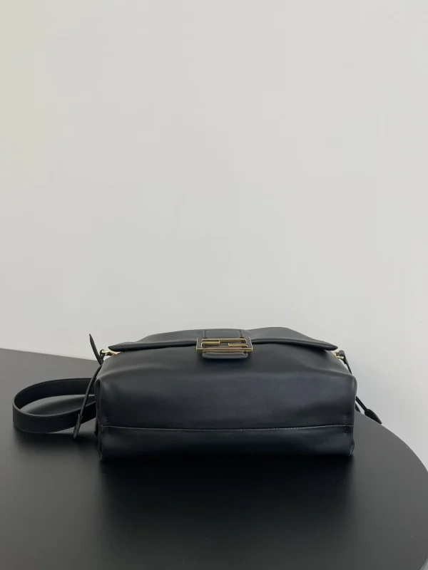 a40a16b9-1-cda82c3bcd7a.webp Fendi Mamma Baguette Large Black Nappa Leather Bag 31.5cm