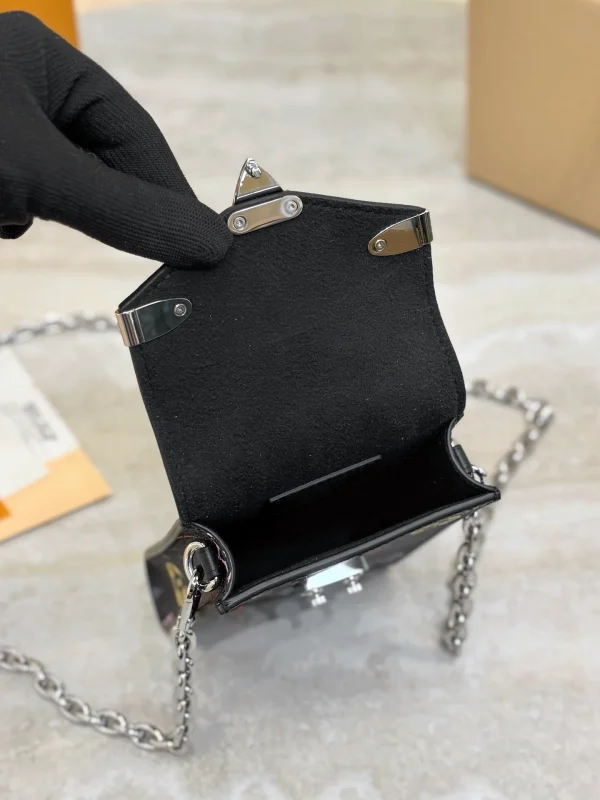 a83ea207-9d2bff124796.webp Louis Vuitton LV x TM Phone Pouch Mtis M14098 17.5cm/ 6.9in, Designer Handbags, Womens Purse, luxury bags