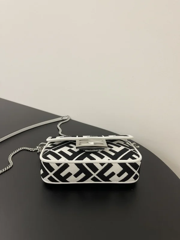 ab404666-e4828b35e6f2.webp Fendi Baguette By Marc Jacobs In Black And White 19cm/ 7.5in