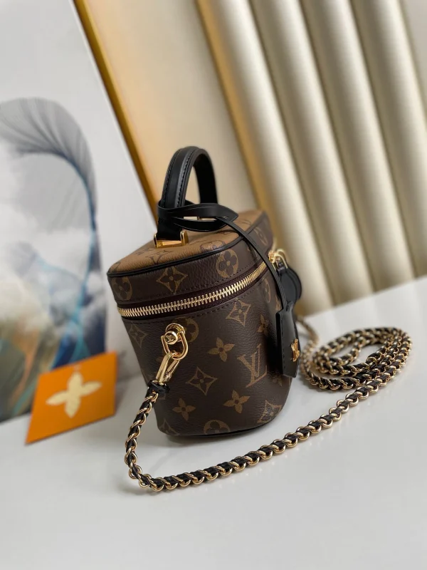 afc3547305102297788e30554f7e465d-688f520cc3dc.webp Louis Vuitton Vanity Chain Pouch Other Monogram Canvas 17cm Women Handbags M47125, Designer Handbags, Womens Purse, luxury bags