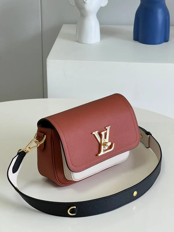 b96dce79-995d0eb54e42.webp Louis Vuitton Lockme Tender 19Cm Chataigne Brown, Designer Handbags, Womens Purse, luxury bags