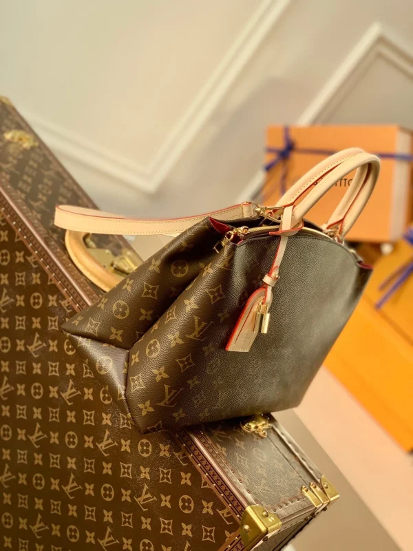 b_613f5215-dd6f-4ddc-9133-b49f45c07e18-7d7cbc130115.webp Louis Vuitton Grand Palais 34Cm, Designer Handbags, Womens Purse, luxury bags