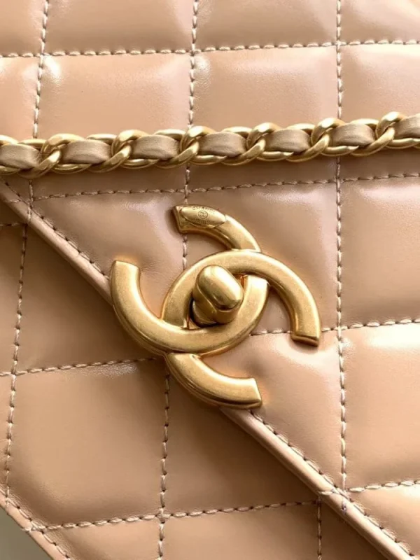 bc7975ae-9cf504da1864.webp Chanel Calfskin Quilted Perfect Fit Flap Beige 22cm, Designer Handbags, Women’s Purse, luxury bags, Chanel bags