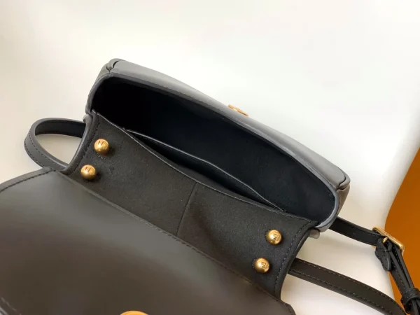 c172f6d3-d14019caf3d8.webp Fendi C’mon Medium Shoulder Bag Black 21cm/ 8.3in