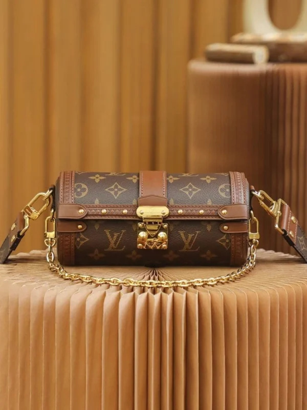 c2073a5b7e79d77a6e90d47961294c59-58b72ff1f079.webp Louis Vuitton Papillon Trunk Monogram M57835, Designer Handbags, Womens Purse, luxury bags