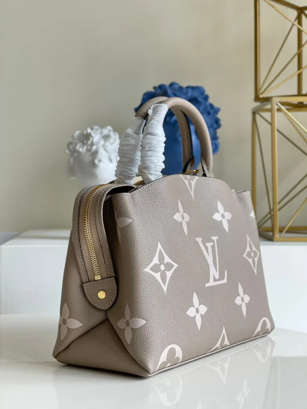 c20ee6fb-9fca196f0818.webp Louis Vuitton Petit Palais 29Cm Cr Me, Designer Handbags, Womens Purse, luxury bags
