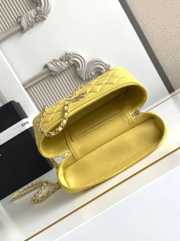 ca762da4-e820a5803775.webp Chanel 25C Vanity Case Yellow 20cm, Designer Handbags, Women’s Purse, luxury bags, Chanel bags