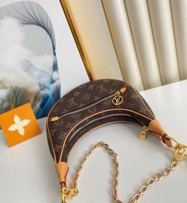 d27709e50741790fa85155b360bc32f4-e1b5e82695aa.webp Louis Vuitton Loop Bag Monogram Canvas M81098 23cm/9.1in, Designer Handbags, Womens Purse, luxury bags