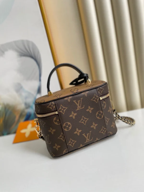 d3d660ab9b96cf79c4be6283d6a20fc2-6c5f41d6e918.webp Louis Vuitton Vanity Chain Pouch Other Monogram Canvas 17cm Women Handbags M47125, Designer Handbags, Womens Purse, luxury bags