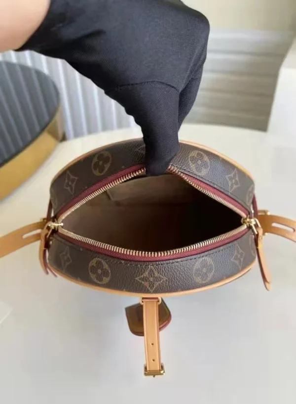 d5cf00ec-627dad65d559.webp Louis Vuitton Boite Chapeau Souple Mm 22Cm, Designer Handbags, Womens Purse, luxury bags