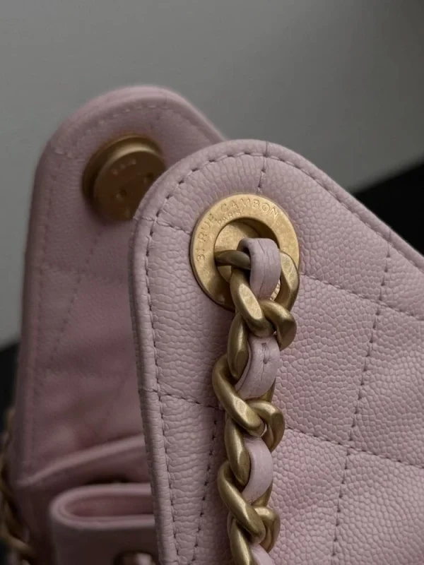 d65b0d90-8df7b2d0f04d.webp Chanel Spring-Summer 2025 Handbag Grained Calfskin & Gold-Tone Metal Pink 30Cm/ 11.8In, Designer Handbags, Women’s Purse, luxury bags, Chanel bags