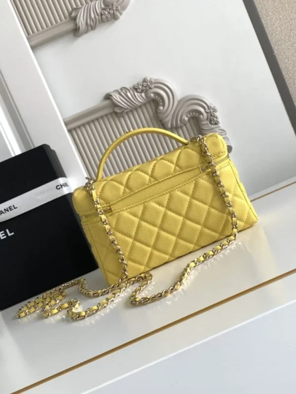 d78e0631-c8694da3d4db.webp Chanel 25C Vanity Case Yellow 20cm, Designer Handbags, Women’s Purse, luxury bags, Chanel bags