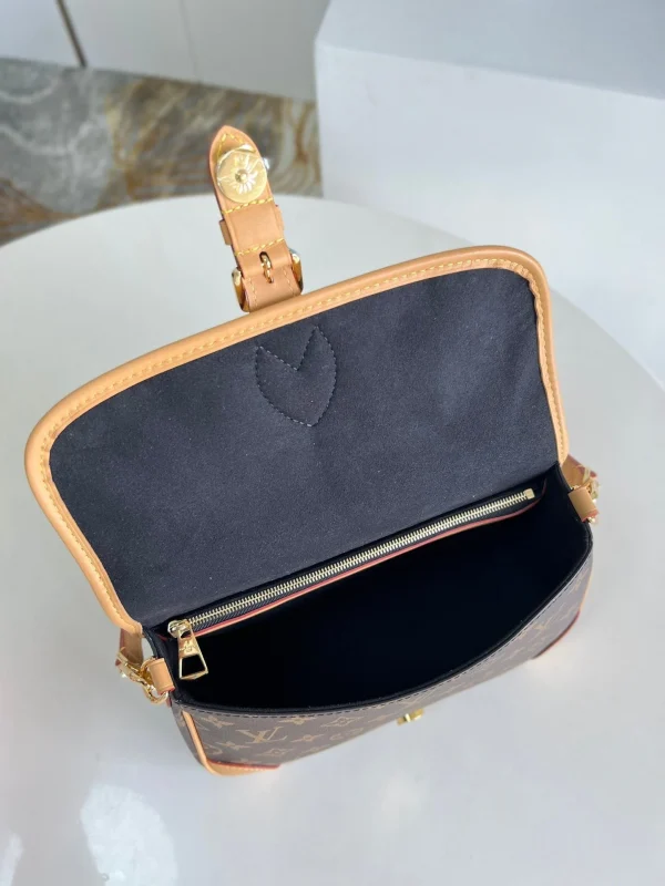 dc8396e7-77a5597b4859.webp Louis Vuitton Diane Black 24cm/9.4in, Designer Handbags, Womens Purse, luxury bags