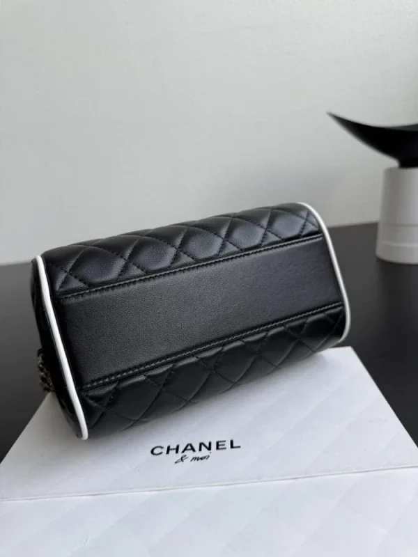 dd4dabd2-c2f18dadf3f3.webp Chanel Spring Summer 2025 Pre-collection Clutch With Chain Lambskin Black 18.5cm/ 7.3inches, Designer Handbags, Women’s Purse, luxury bags, Chanel bags