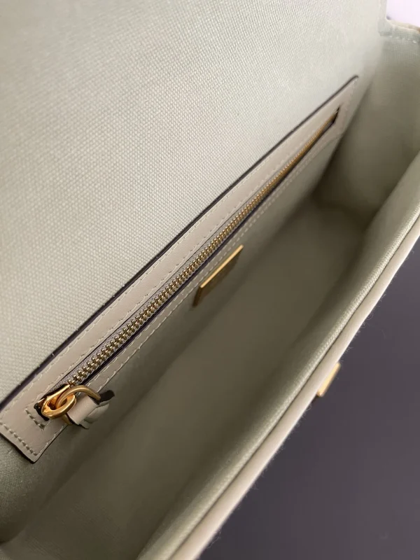 dfe335ed-777ab0b5906a.webp Fendi Baguette Leather Bag 26cm/ 10.2in