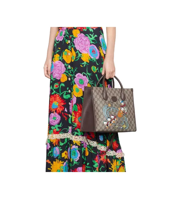 disney-x-gucci-donald-duck-tote-bag-1-7dcd067c9000.webp Gucci Beige GG Supreme Canvas Donald Duck Tote Bag 31cm