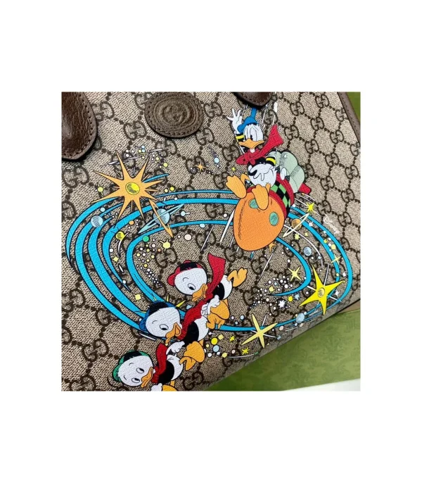 disney-x-gucci-donald-duck-tote-bag-11-b74d30772f7f.webp Gucci Beige GG Supreme Canvas Donald Duck Tote Bag 31cm