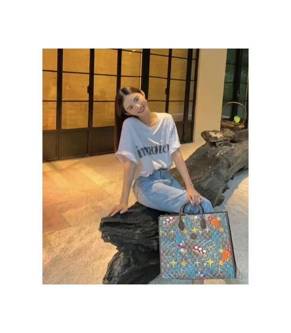 disney-x-gucci-donald-duck-tote-bag-15-ecbf5ff8adf8.webp Disney x Gucci Donald Duck Tote Bag