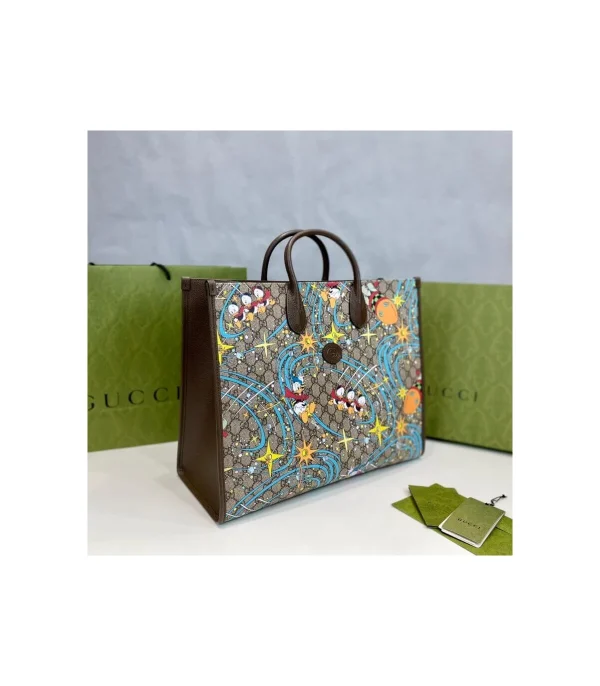 disney-x-gucci-donald-duck-tote-bag-19-c306dcd3a8b5.webp Disney x Gucci Donald Duck Tote Bag
