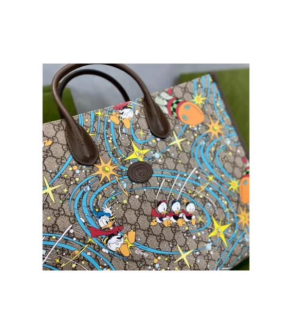 disney-x-gucci-donald-duck-tote-bag-21-3b4cce6bfe98.webp Disney x Gucci Donald Duck Tote Bag