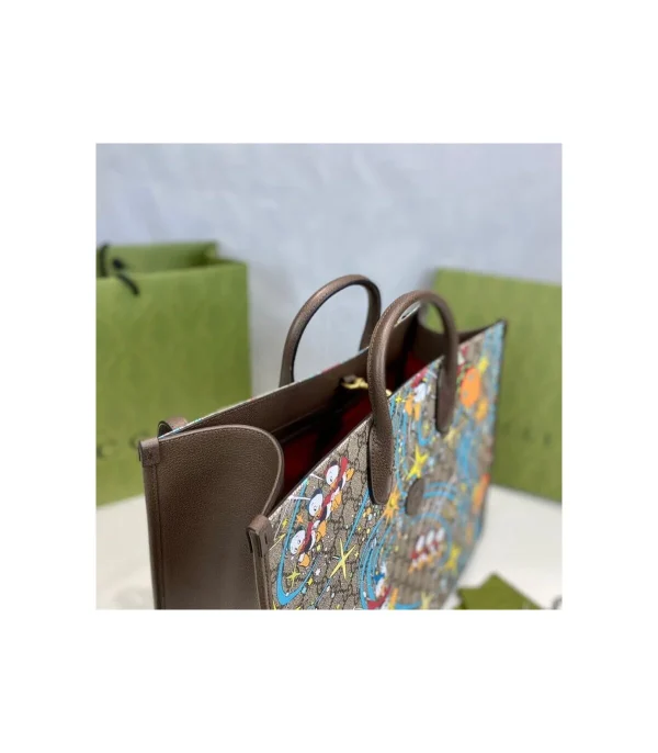 disney-x-gucci-donald-duck-tote-bag-25-b08d27ea6d35.webp Disney x Gucci Donald Duck Tote Bag
