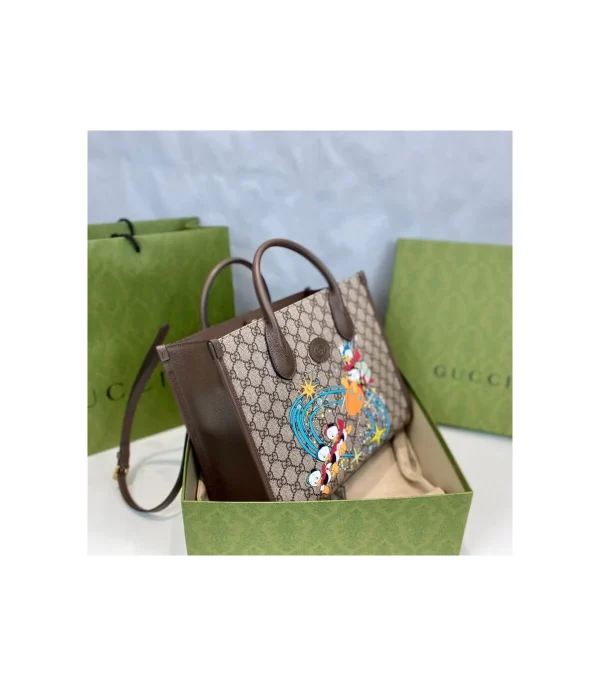 disney-x-gucci-donald-duck-tote-bag-7-304ed86d7211.webp Gucci Beige GG Supreme Canvas Donald Duck Tote Bag 31cm