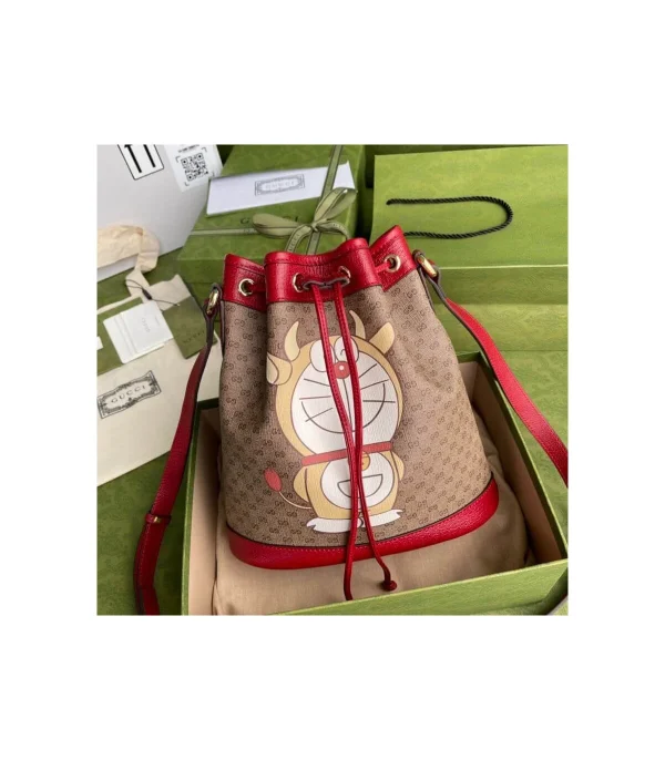 doraemon-x-gucci-small-bucket-bag-2-1b774f352e61.webp Doraemon x Gucci Small Bucket Bag