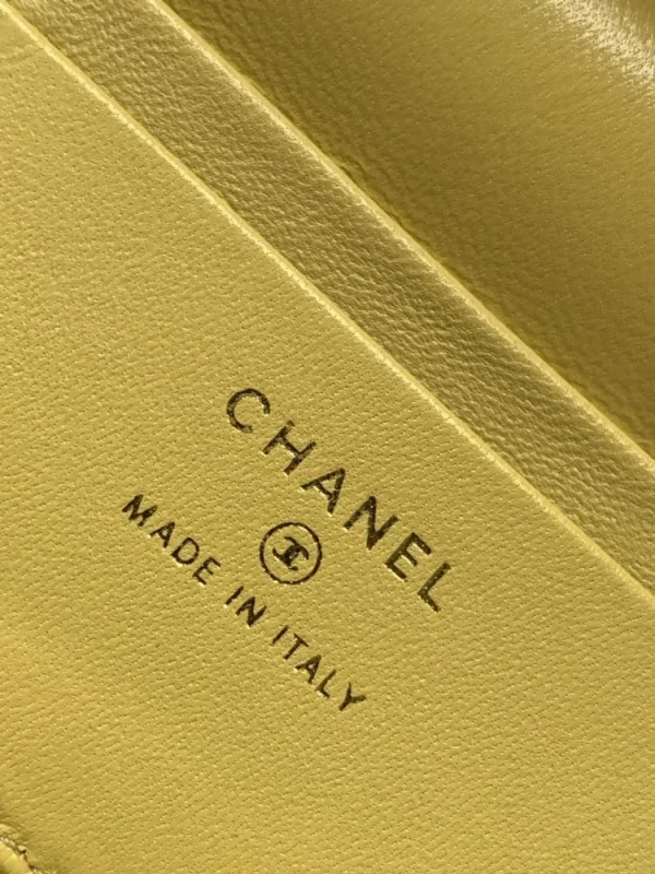 e0a1b940-e9fb6c53b12c.webp Chanel 25C Vanity Case Yellow 20cm, Designer Handbags, Women’s Purse, luxury bags, Chanel bags