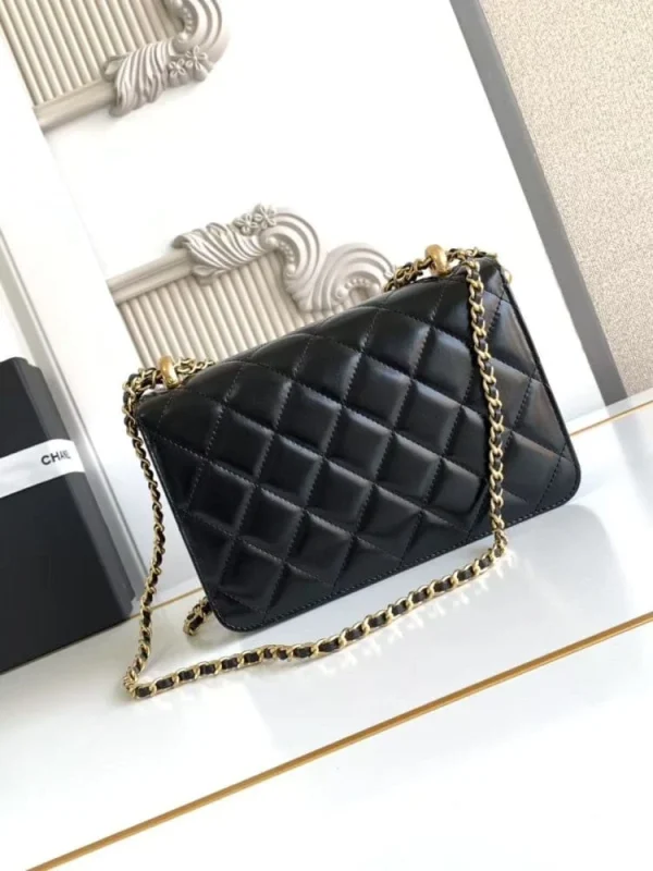 e186c456-a34268b7a66b.webp Chanel Calfskin Quilted Perfect Fit Flap Back 22cm, Designer Handbags, Women’s Purse, luxury bags, Chanel bags