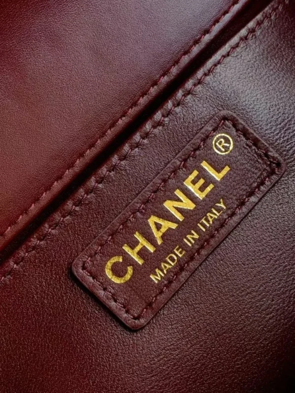 e1a44a62-acbae98d2e05.webp Chanel Calfskin Quilted Perfect Fit Flap Red 22cm, Designer Handbags, Women’s Purse, luxury bags, Chanel bags