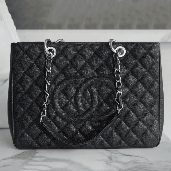 e2dea403-cd97-4112-b5e3-1a27cf00ef37-e6492d934bfb.webp Chanel Classic Tote Bag Silver Hardware Black 34cm, Designer Handbags, Women’s Purse, luxury bags, Chanel bags