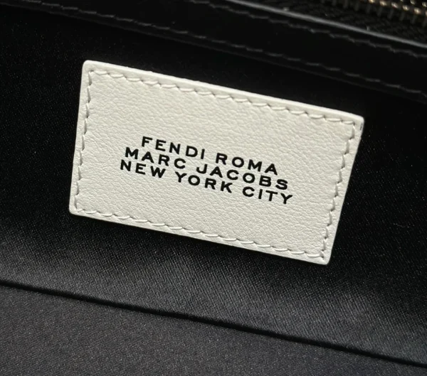 e5409931-5b33a5e8f529.webp Fendi By Marc Jacobs Maxi Baguette Canvas Bag In Leather Black 26Cm/ 10.2in
