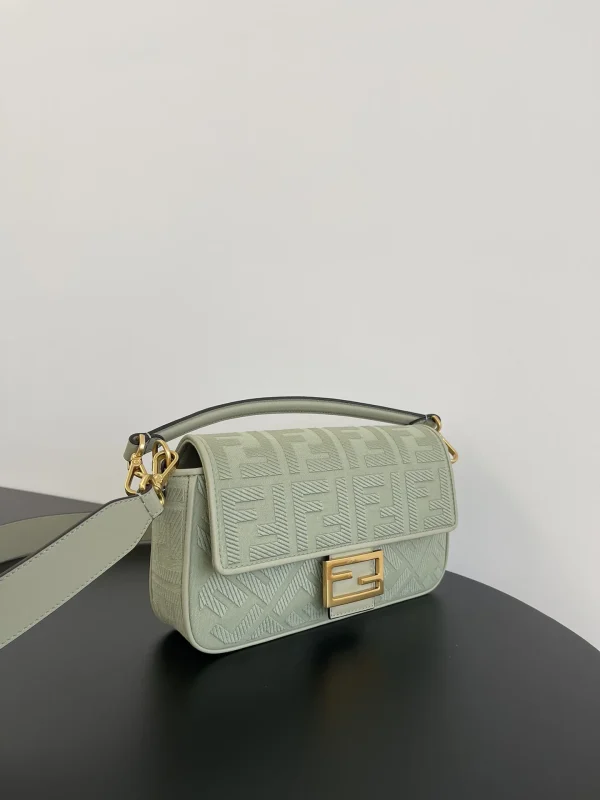 e551e427-7cd07b0f0830.webp Fendi Baguette Leather Bag 26cm/ 10.2in