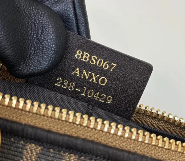 e6af76e5-404d42a3e909.webp Fendi By The Way Leather Mini Bag18cm
