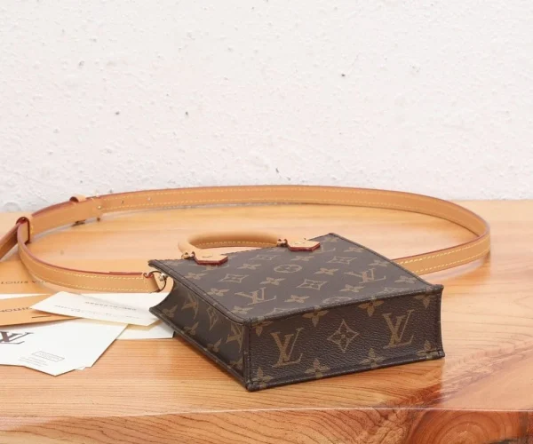 ea384d7512898bc1ffc08f6cbad1bc42-698e90945a3e.webp Louis Vuitton OnTheGo Tote Mini 17cm/6.7in Monogram Canvas Brown M81266 Women, Designer Handbags, Womens Purse, luxury bags