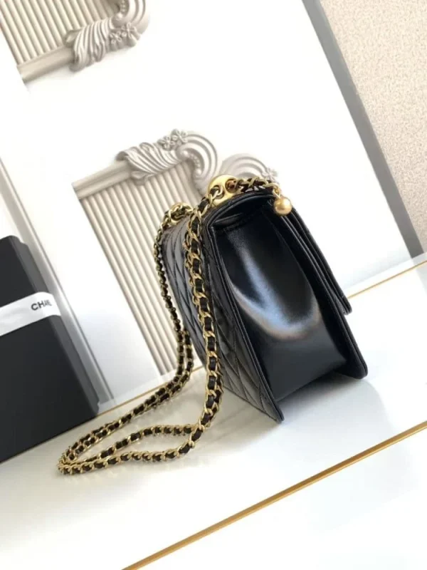 eb311b4e-ceeea1a7e2f0.webp Chanel Calfskin Quilted Perfect Fit Flap Back 22cm, Designer Handbags, Women’s Purse, luxury bags, Chanel bags